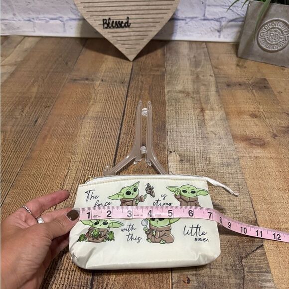 Boxlunch x lucasfilm x bio world x Star Wars x mandalorian the child pouch - Picture 12 of 13